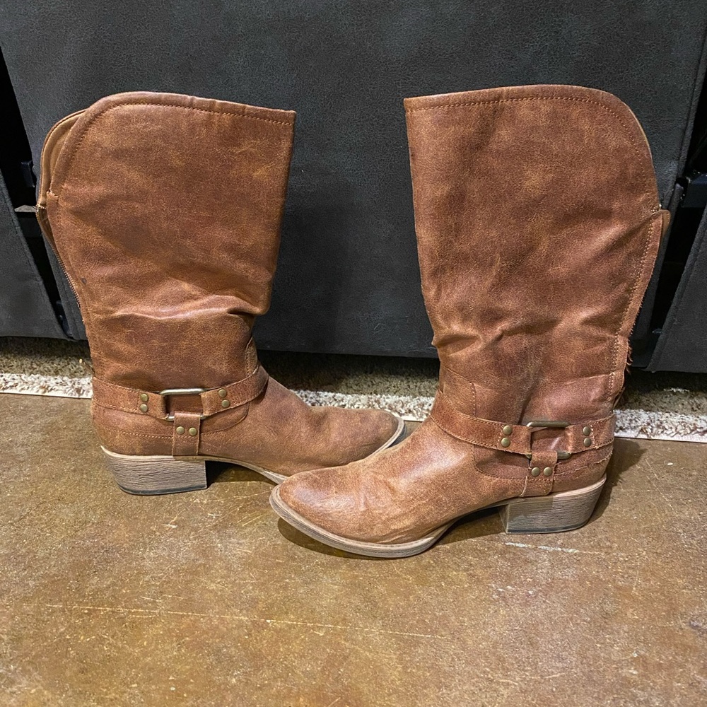Size 8.5 cowgirl boots